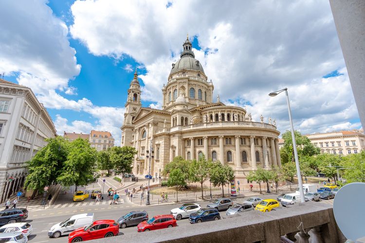 Andrássy Avenue, two gallery-style homes with private jacuzzis and a breathtaking view of St. Stephen’s Basilica.