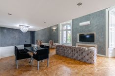 Andrássy Avenue, two gallery-style homes with private jacuzzis and a breathtaking view of St. Stephen’s Basilica.