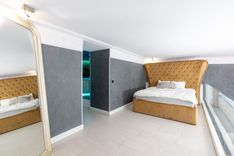 Andrássy Avenue, two gallery-style homes with private jacuzzis and a breathtaking view of St. Stephen’s Basilica.