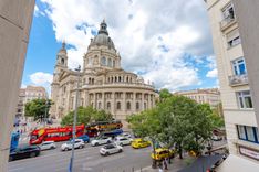 Andrássy Avenue, two gallery-style homes with private jacuzzis and a breathtaking view of St. Stephen’s Basilica.