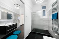 Elegant Corner Residence Near Astoria