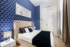 Elegant Corner Residence Near Astoria
