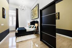 Elegant Corner Residence Near Astoria